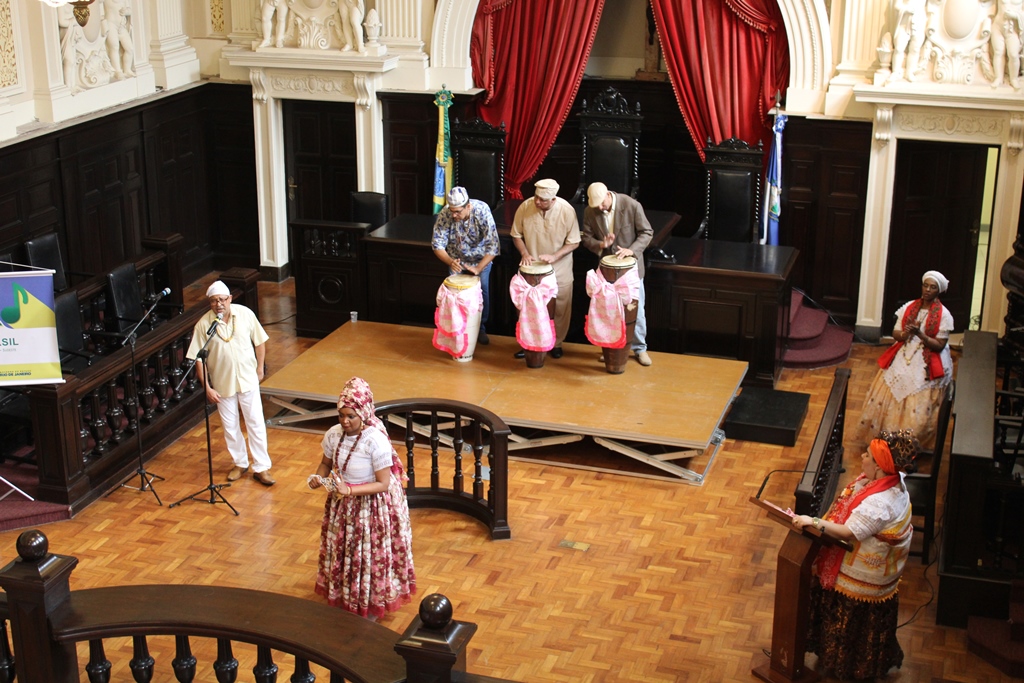 O tradicional Museu da Justiça recebeu nesta segunda-feira (3) cantores, percussionistas e dançarinas 