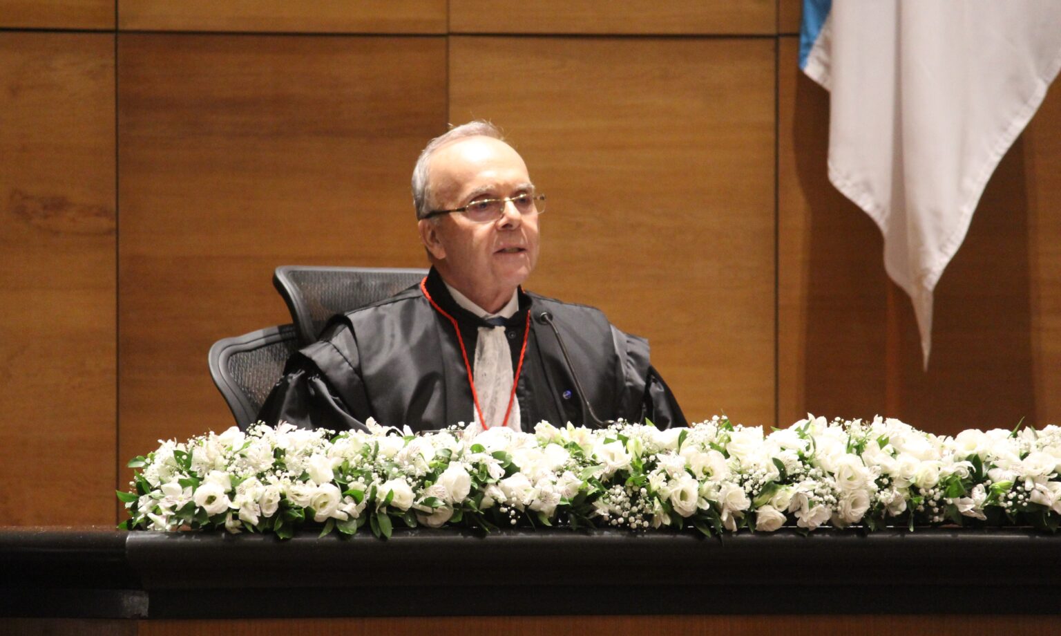 Em plenário lotado, 25 novos juízes tomam posse no Tribunal de Justiça ...