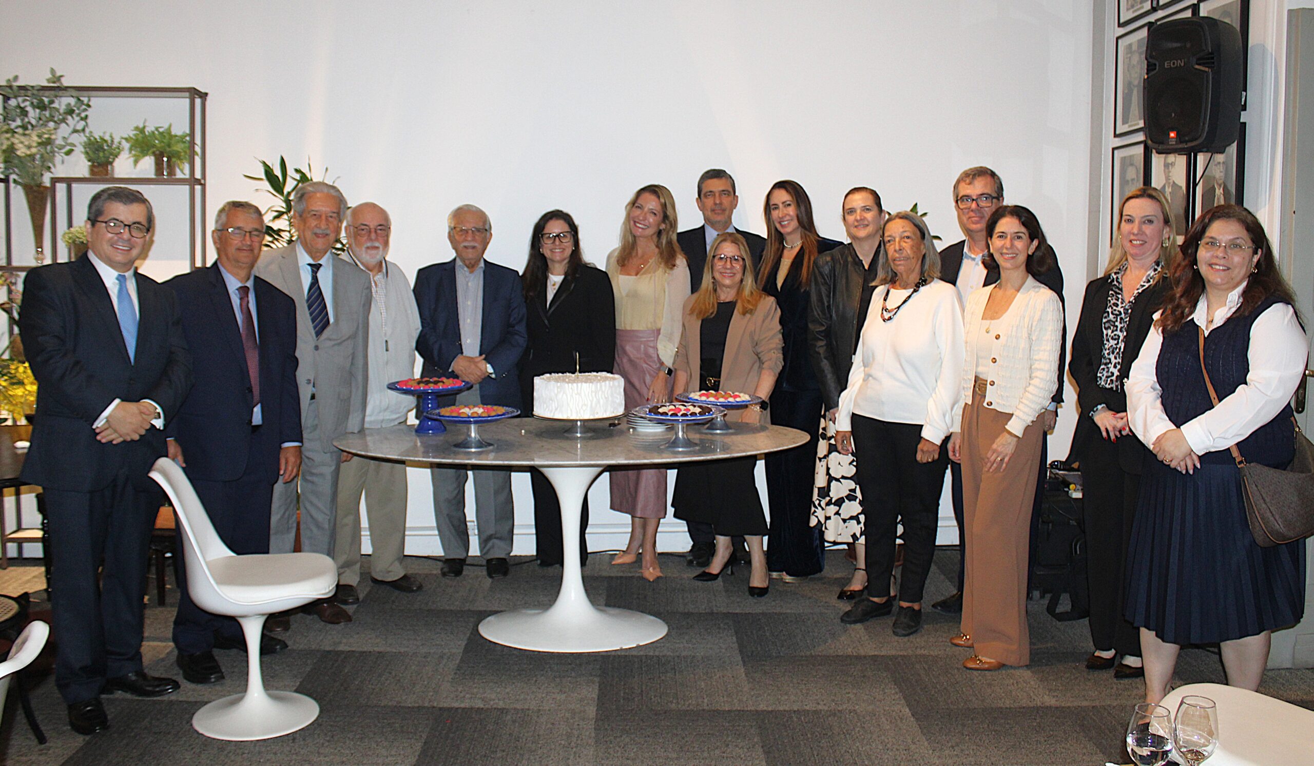 Confraternização da AMAERJ reúne magistrados aniversariantes
