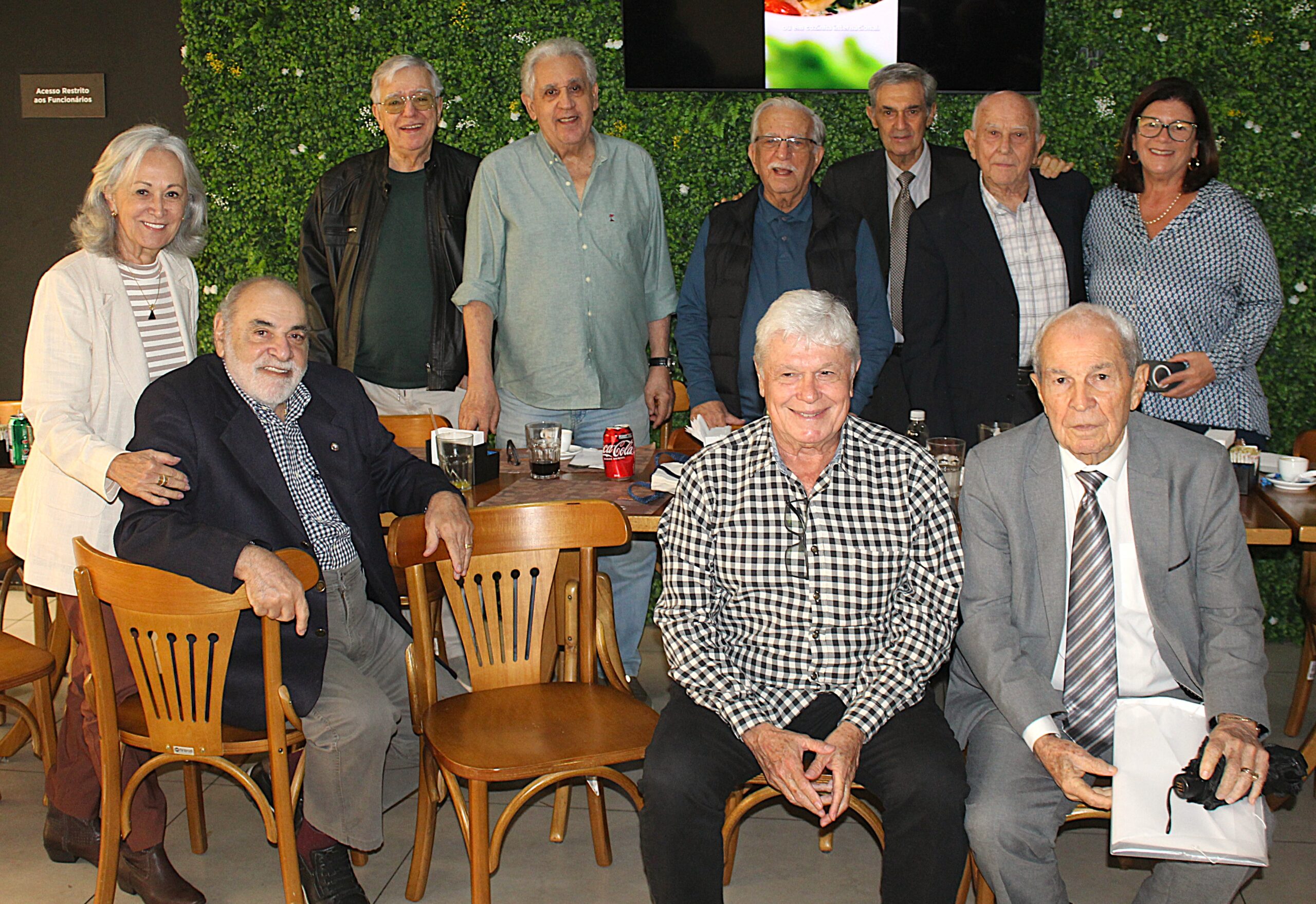 Magistrados aposentados confraternizam em tradicional encontro no TJ