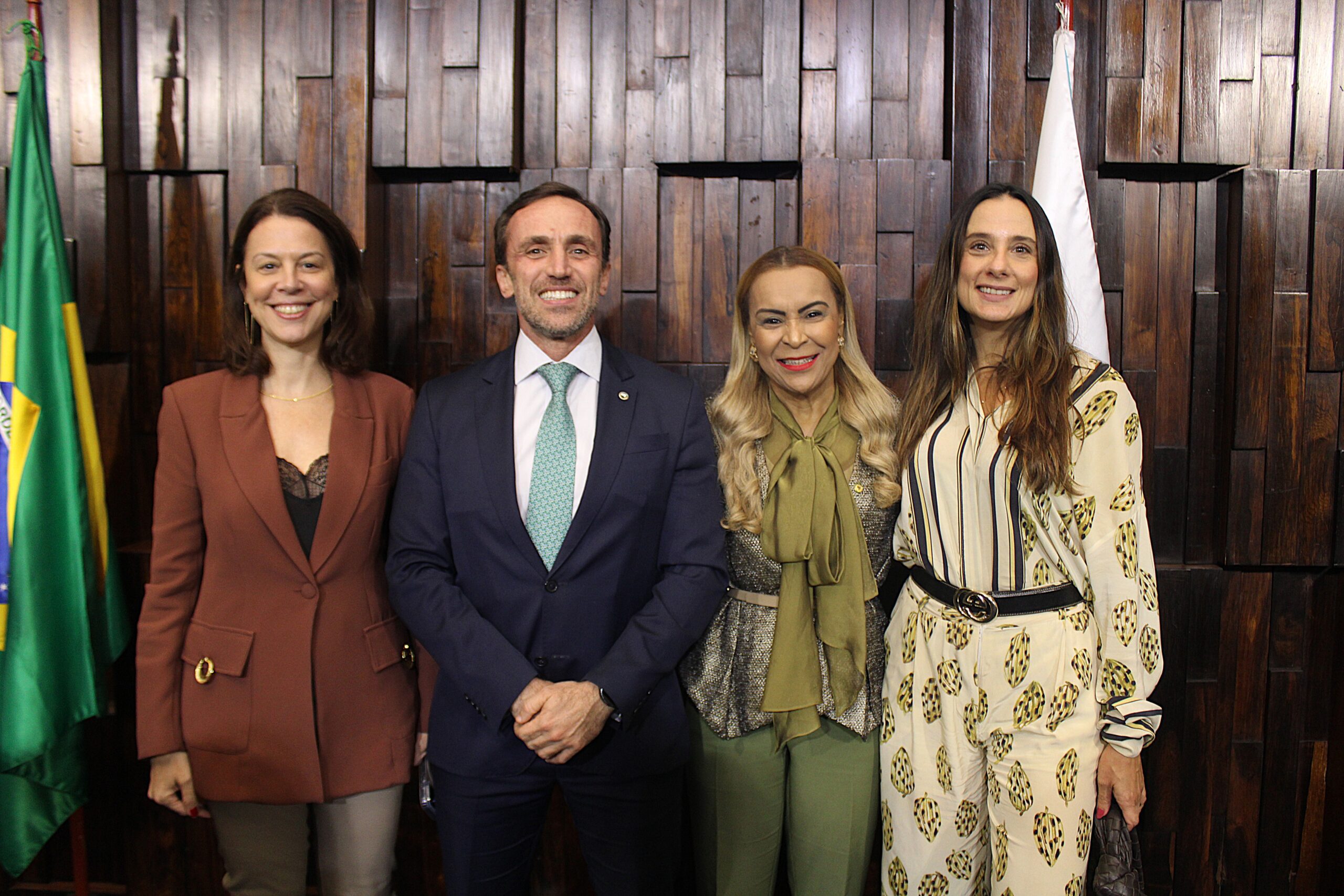 Presidente Eunice Haddad participa de homenagem aos defensores públicos na Alerj