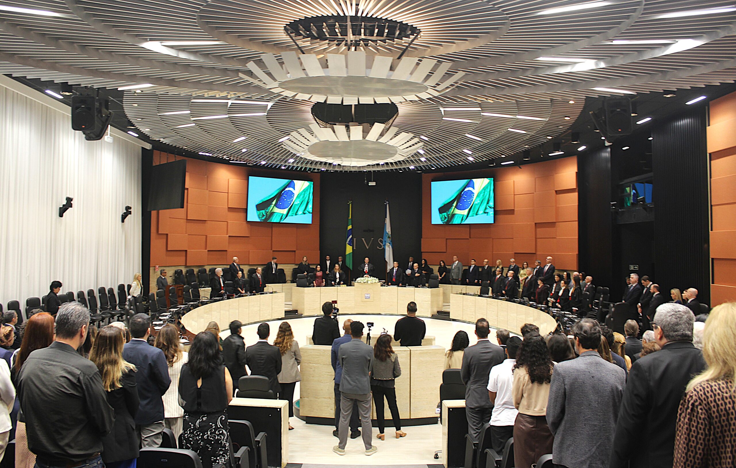 Marcos Caruggi e Daniela Ferro tomam posse como desembargadores do TJ-RJ