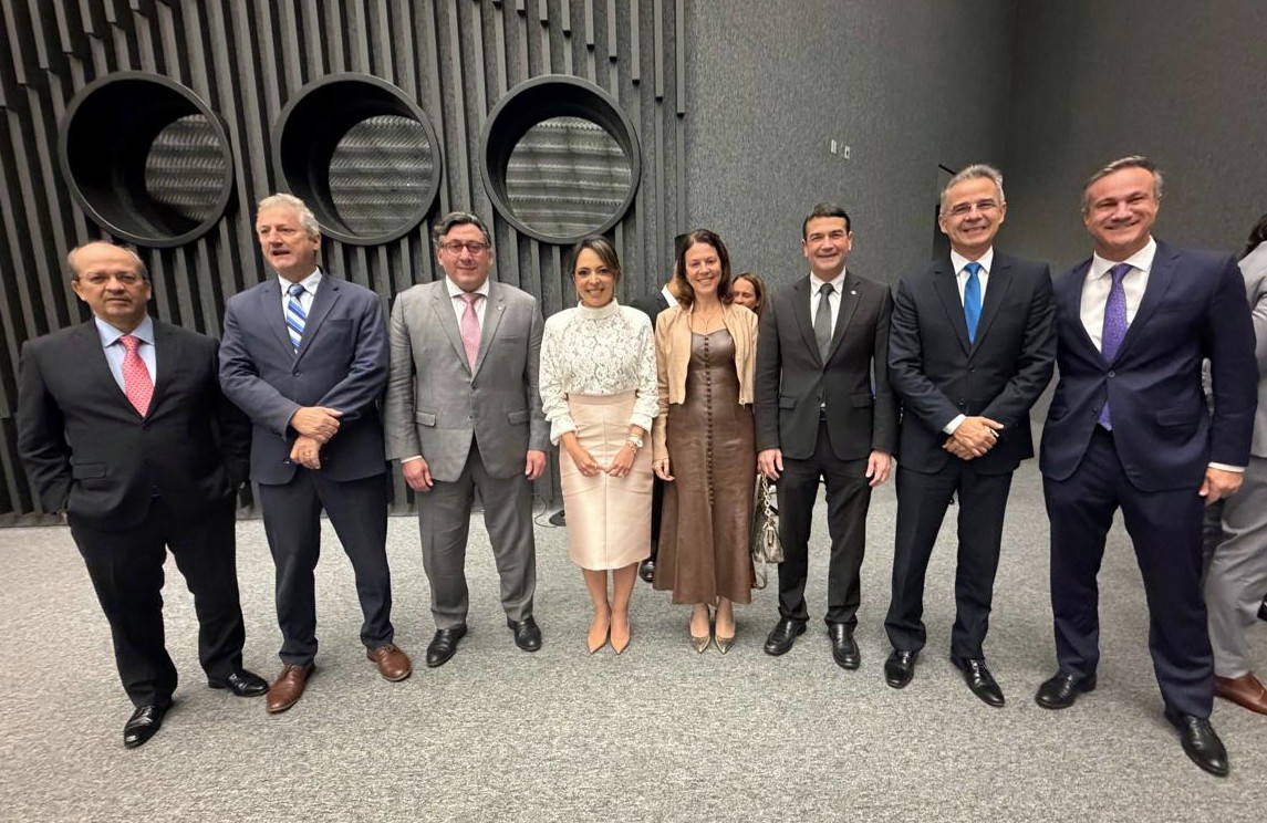 Presidente Eunice Haddad prestigia posse da nova diretoria da Ajufe