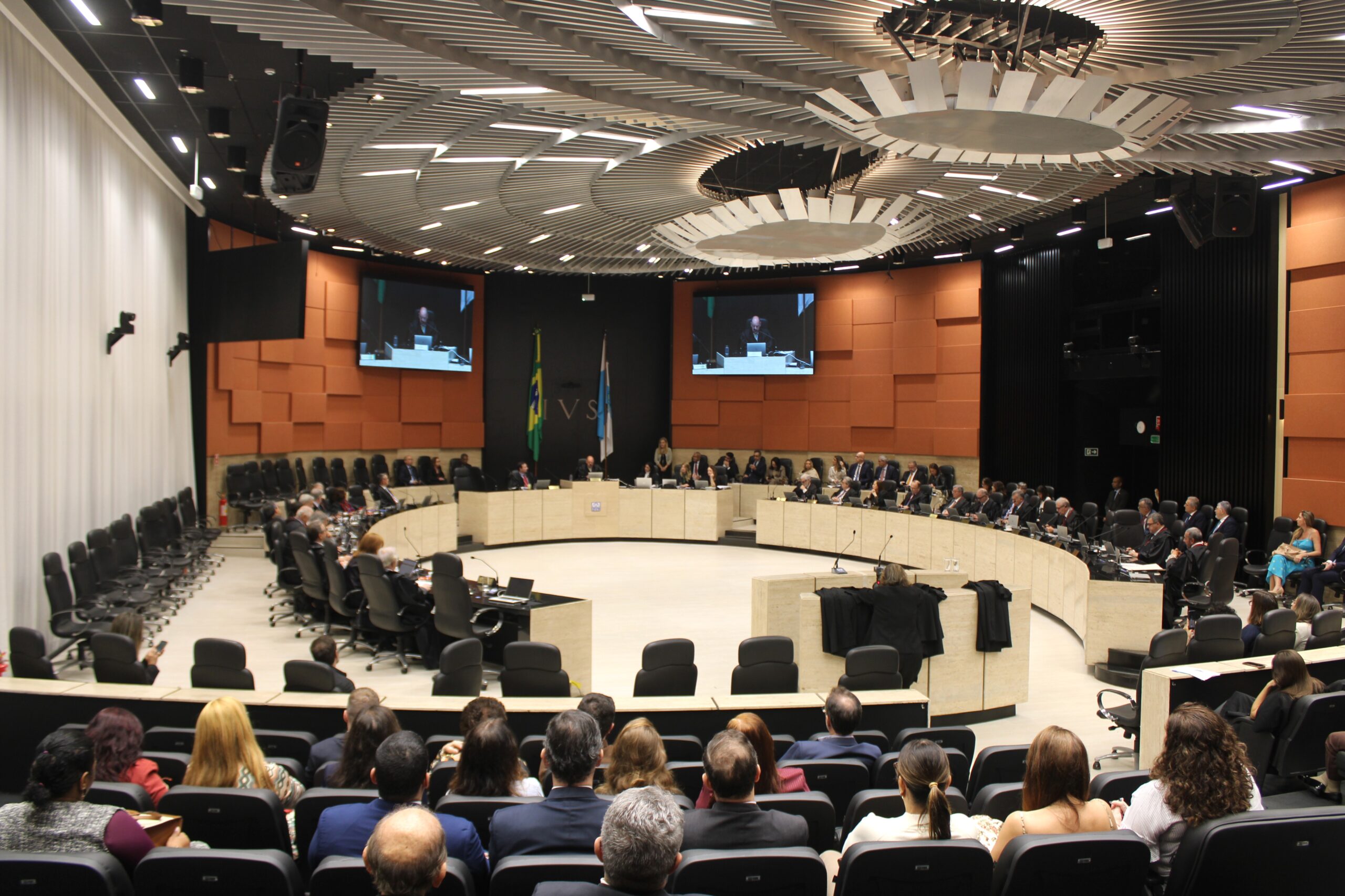Desembargadores Antônio Carlos Amado e Mario Assis são homenageados em despedida do TJ-RJ