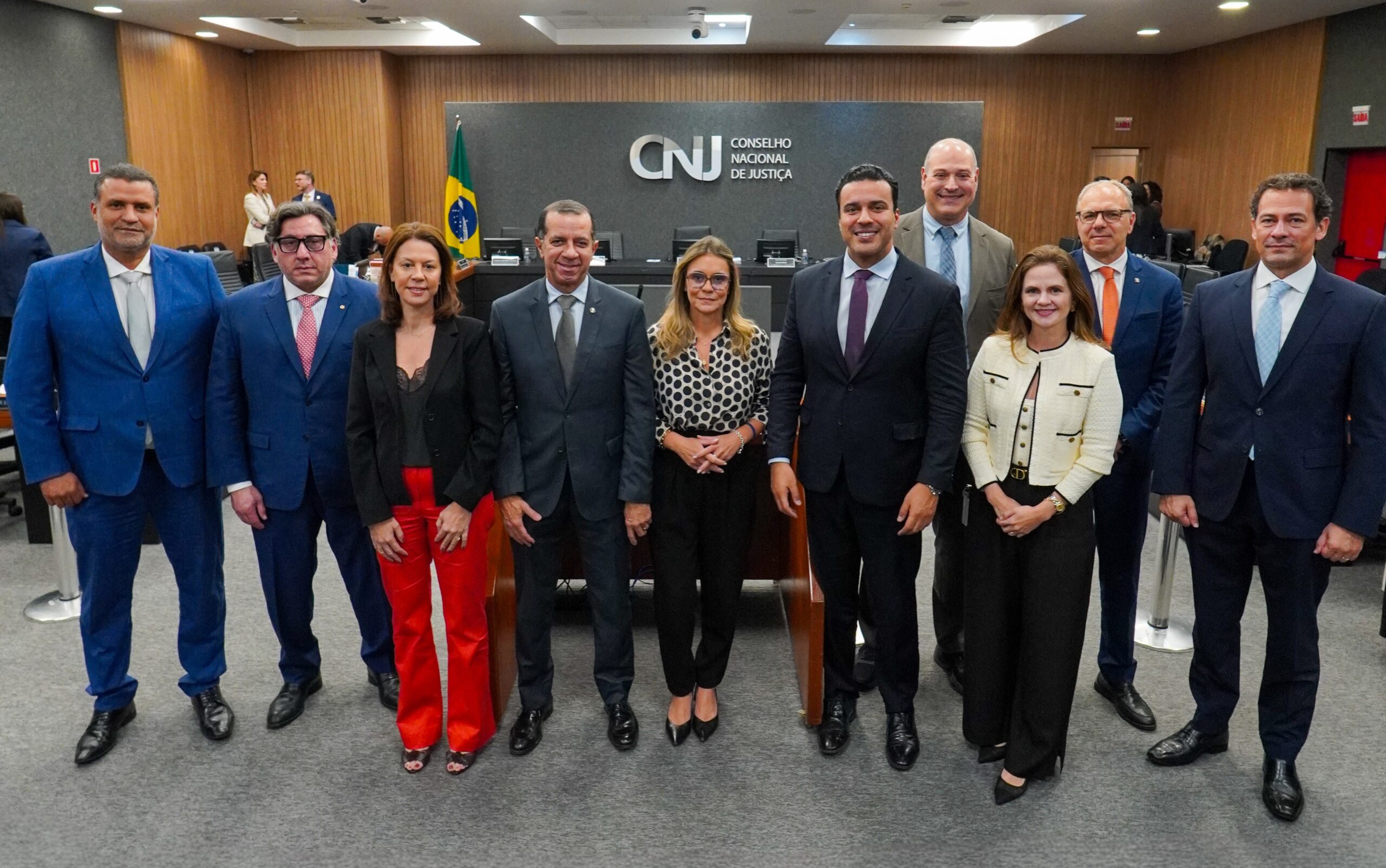 Presidente Eunice Haddad e dirigentes da AMB acompanham sessão do CNJ
