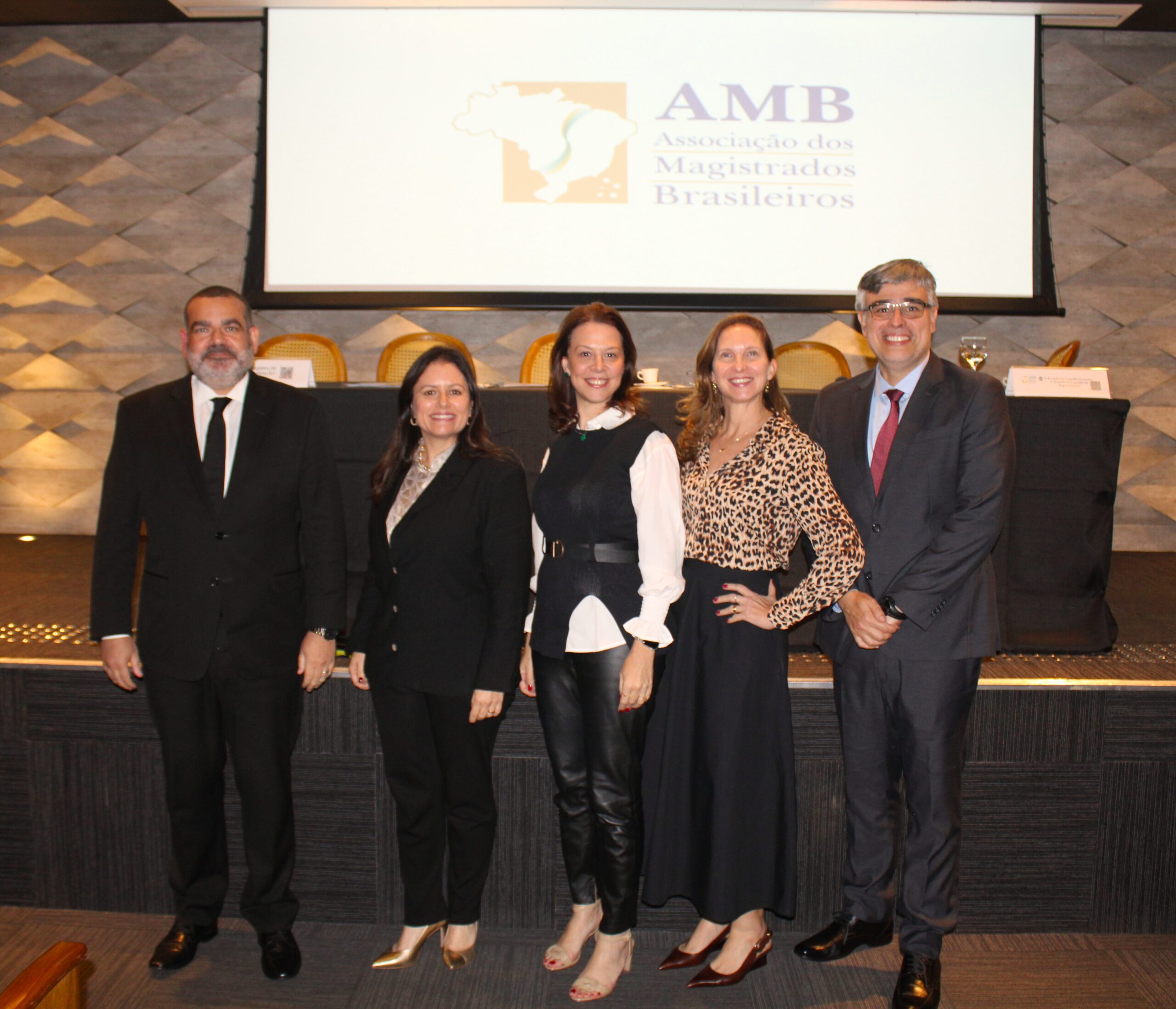 Dirigentes da AMAERJ tratam de pautas da Magistratura nas reuniões da AMB, em Brasília