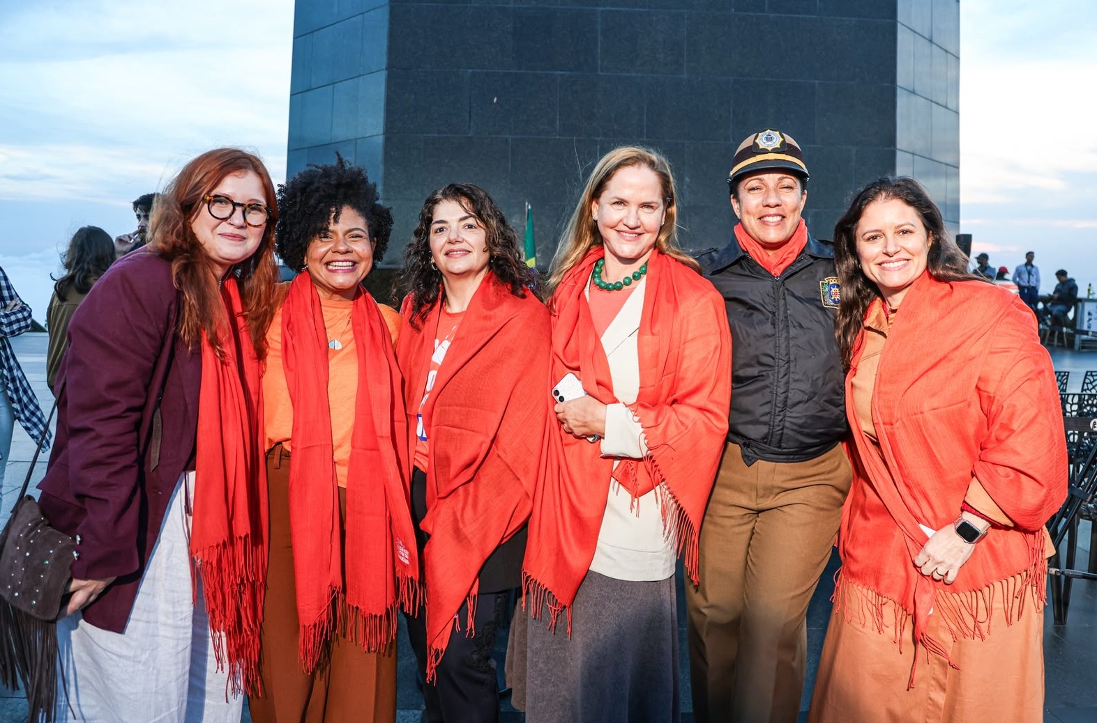 AMAERJ participa de ato no Cristo Redentor pelo fim do feminicídio